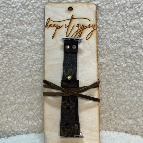 LV KEEP IT GYPSY APPLE WATCH Band Size 38/40mm - NWT - Picture 3 of 3